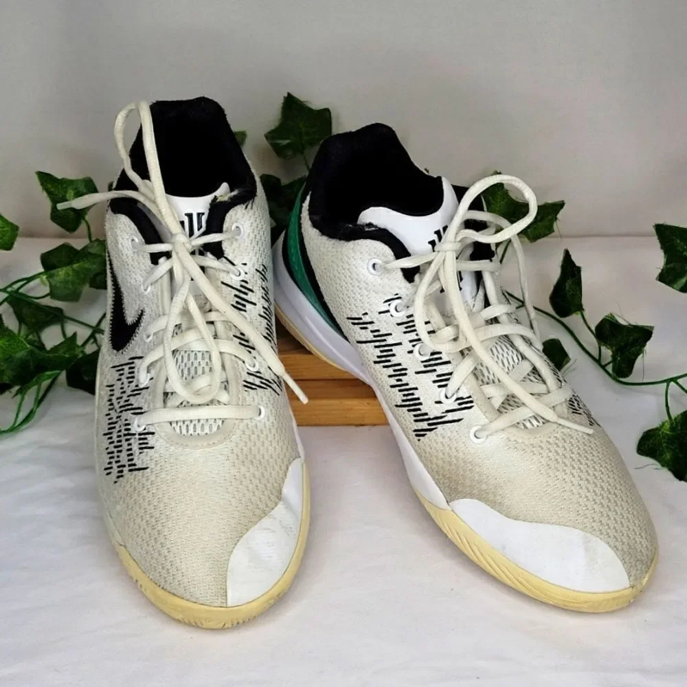 Nike. Kyrie Flytrap Basketball Shoes. Youth size 7.